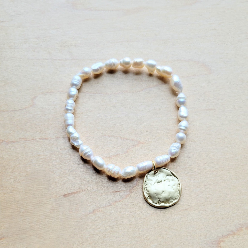 Freshwater Pearl Bracelet with Matte Gold Coin 804m