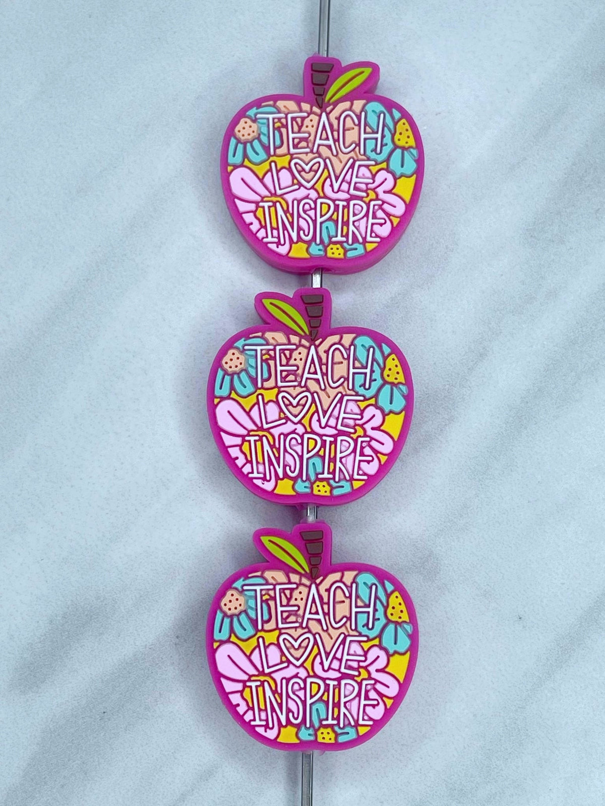 TEACH LOVE INSPIRE APPLE SILICONE FOCAL D458 (1ct)