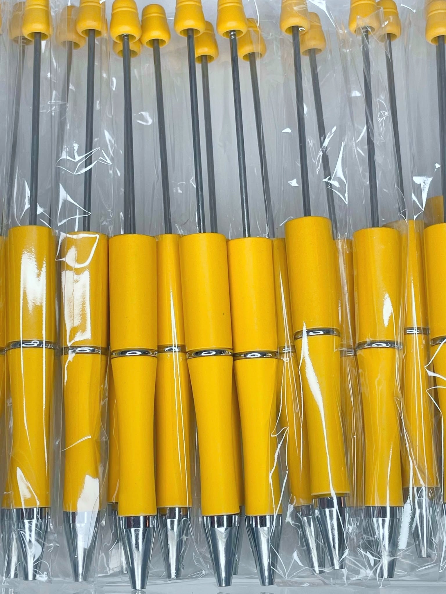 BEADABLE PLASTIC PEN SOLID CATERPILLAR YELLOW B20 (1ct)