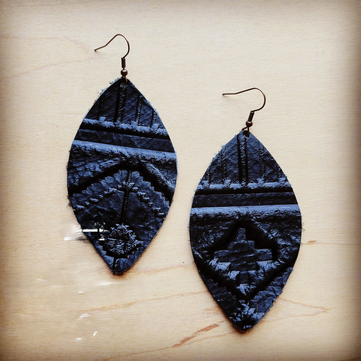 **Leather Oval Earring-Black Navajo 215v