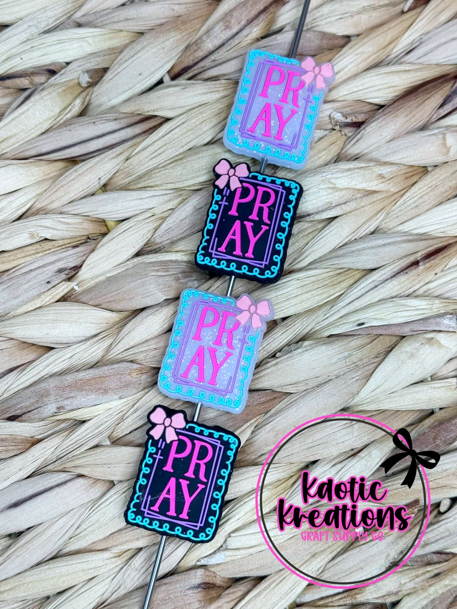 PRAY GLITTER SILICONE FOCAL (1ct)