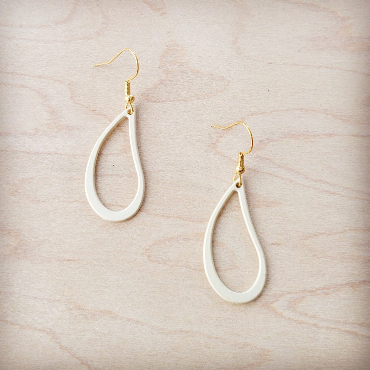 **Matte Gold Teardrop Earrings 200f
