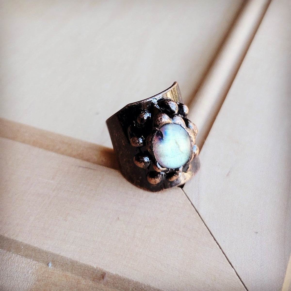 **Labradorite Cuff Ring in Antique Copper 012ee*