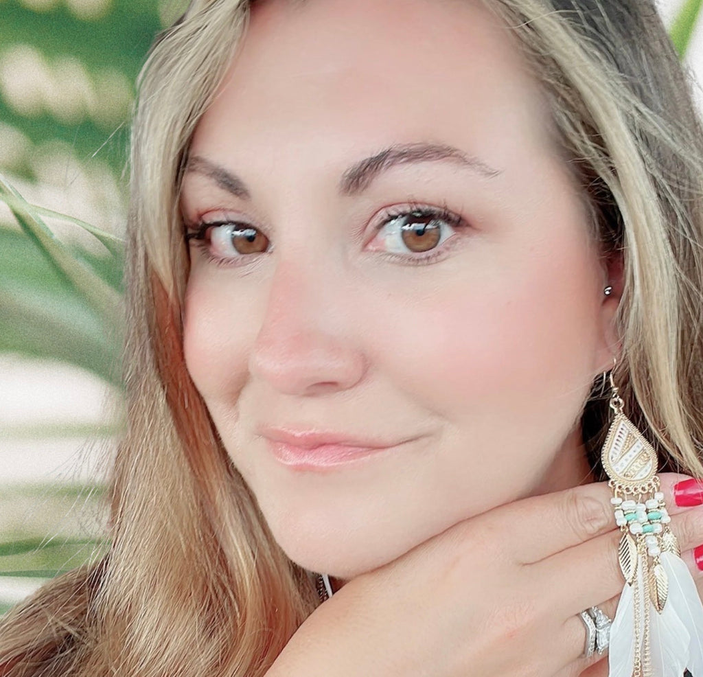 Beautiful White Boho Feather Earrings - Quarter Circle AK Boutique