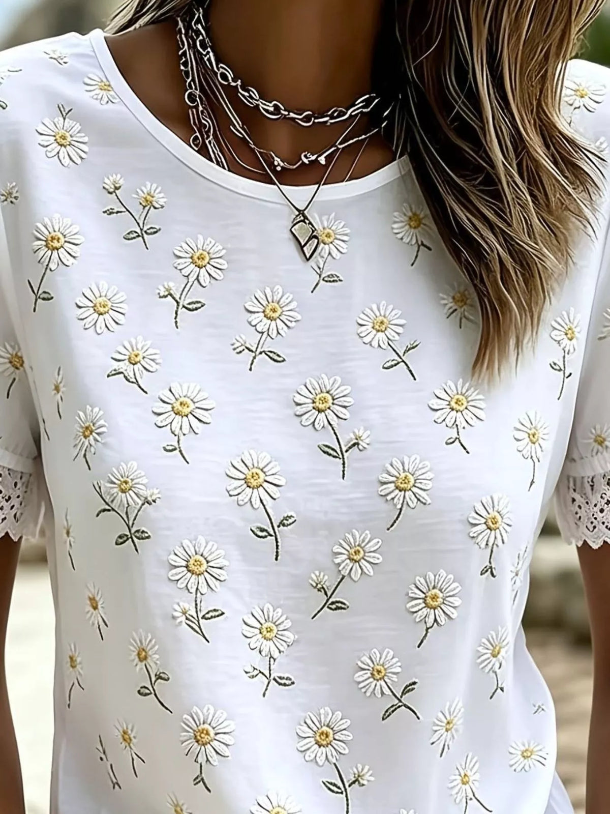 Plus Size Daisy Lace Detail Puff Sleeve T-Shirt