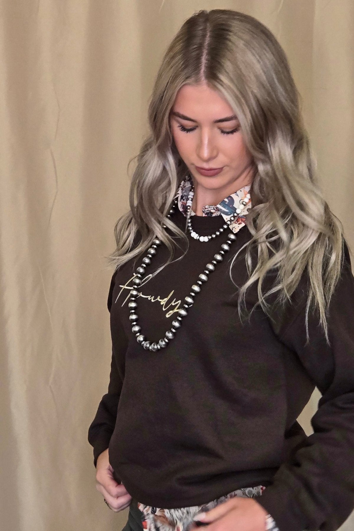 "Howdy" Embroidered Western Sweatshirt — Soft Gildan Fabric Cowboy Welcome - Quarter Circle AK Boutique
