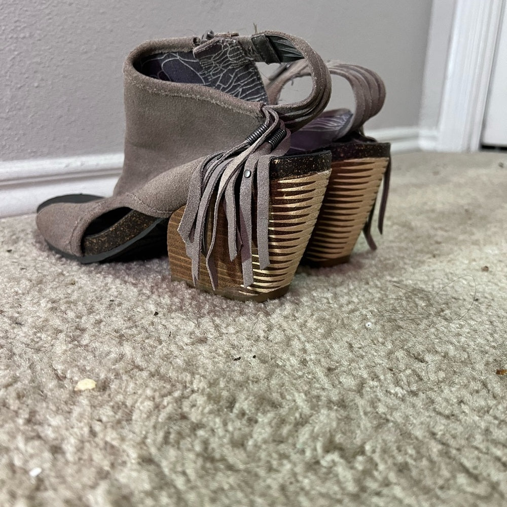 Free Spirit Fringed Tan Suede Chunky Heeled Sandals size 9